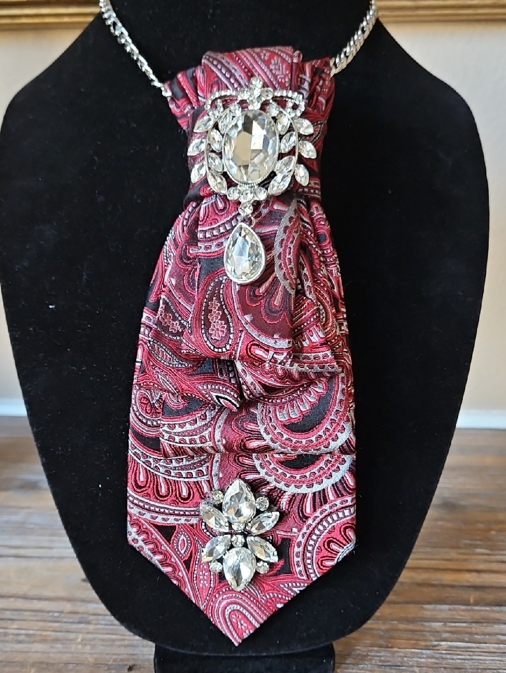 Red & Black Paisley Pendant Tie Necklace with Faux Crystal Accents